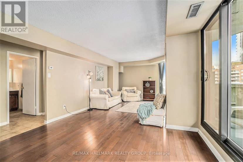 Listing 30401569 — photo 3 of 17