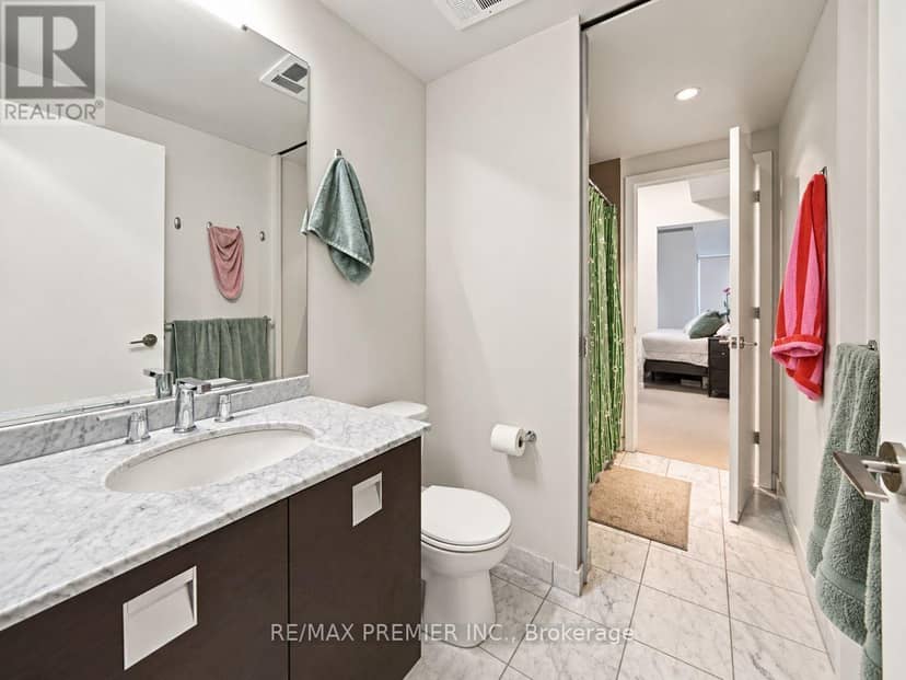 1405 - 33 Charles Street E — photo 25 of 39