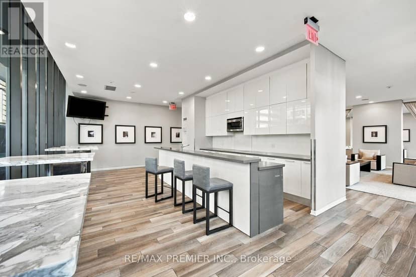 1405 - 33 Charles Street E — photo 38 of 39