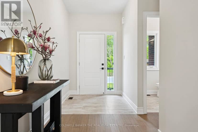27 Hildred Cushing Way, Uxbridge, photo 3