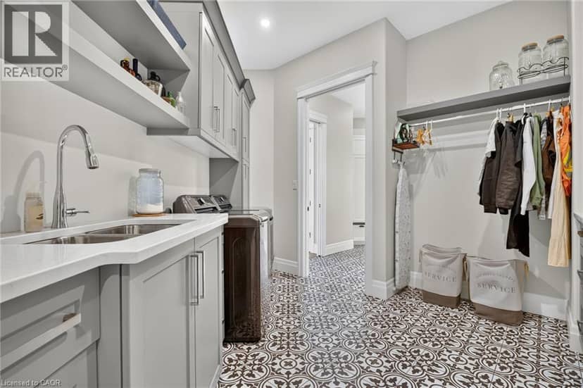 927549 Oxford Road 8 — photo 24 of 40