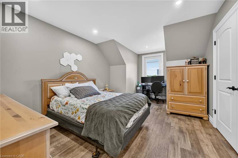 927549 Oxford Road 8 — photo 36 of 40