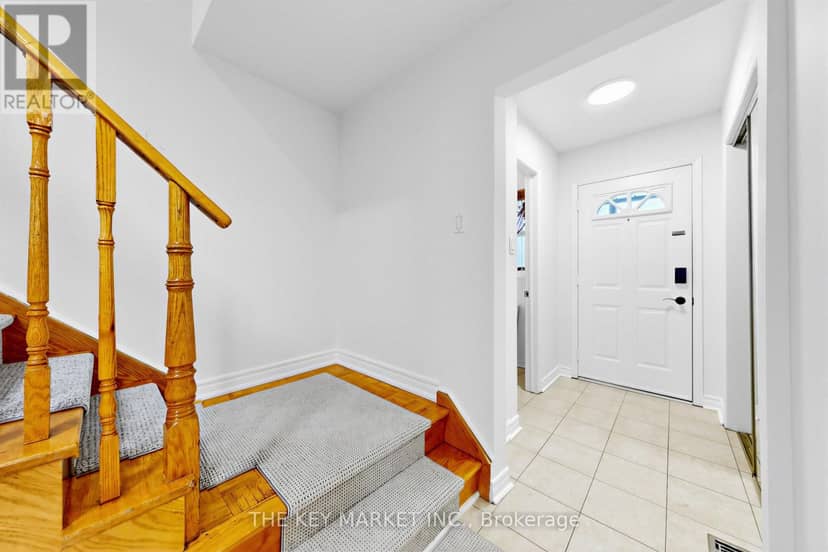 238 Lech Walesa Drive, Mississauga, photo 3