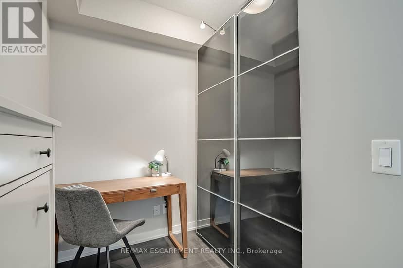 604 - 5240 Dundas Street, Burlington, photo 3