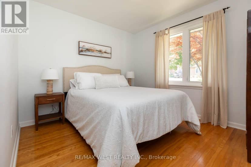 82 Renault Crescent — photo 22 of 40