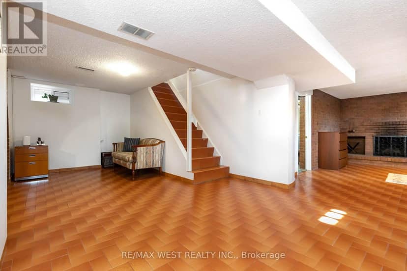 82 Renault Crescent — photo 30 of 40