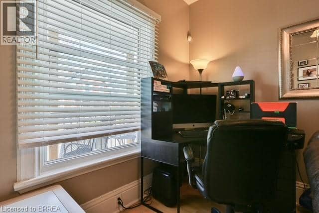 42 SPRING Street, Brantford, photo 7
