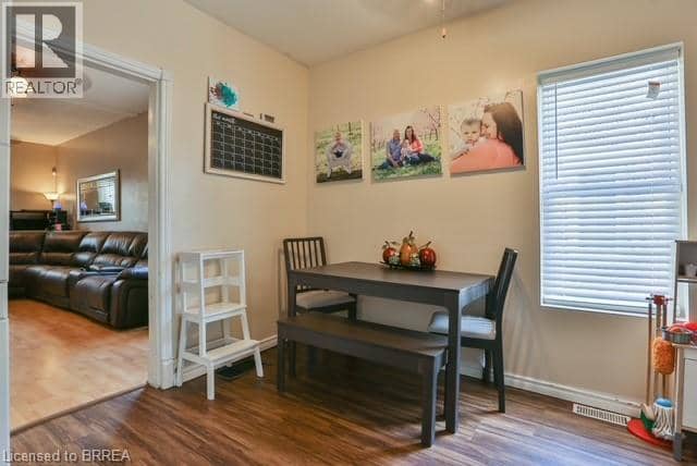 42 SPRING Street — photo 10 of 28