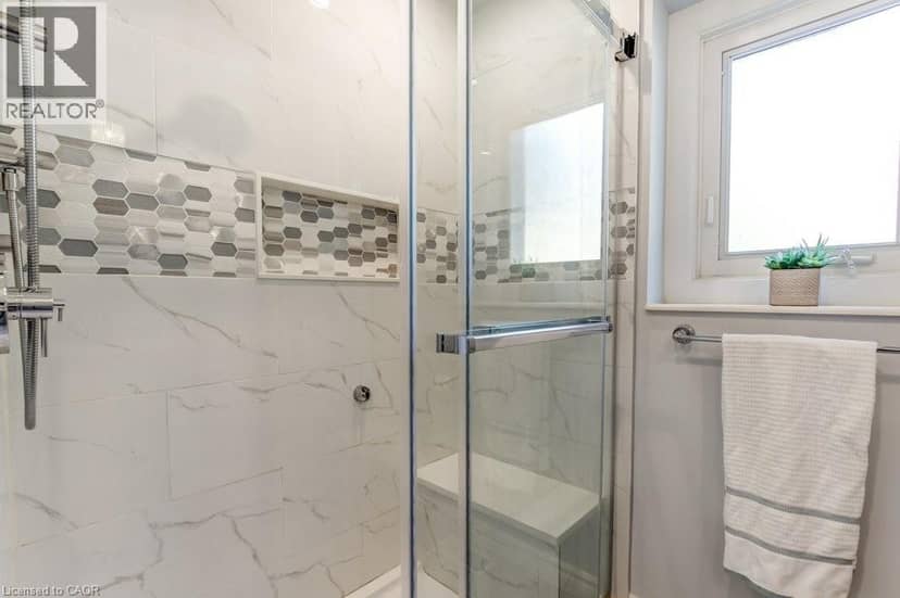 215 BRIAR HILL Crescent — photo 29 of 39