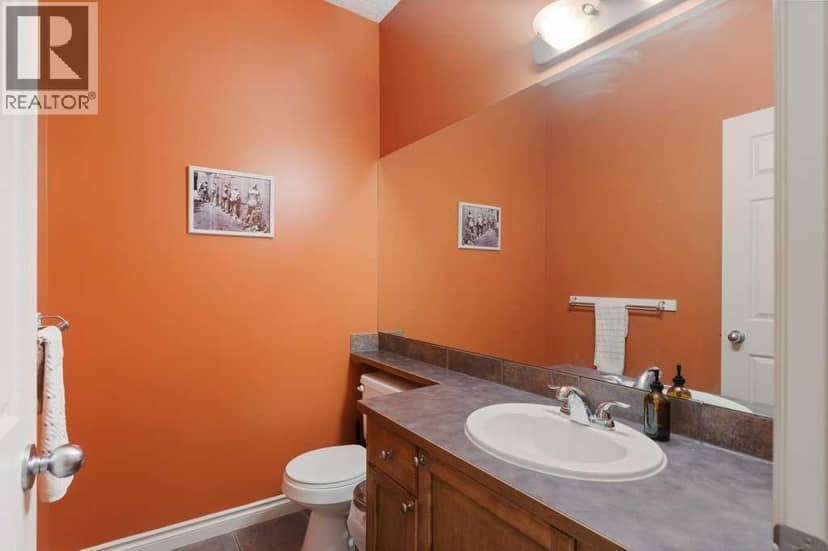 1, 425 13 Avenue NE — photo 11 of 33