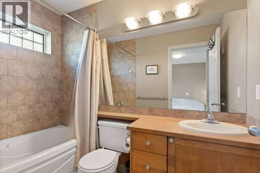 1, 425 13 Avenue NE — photo 15 of 33