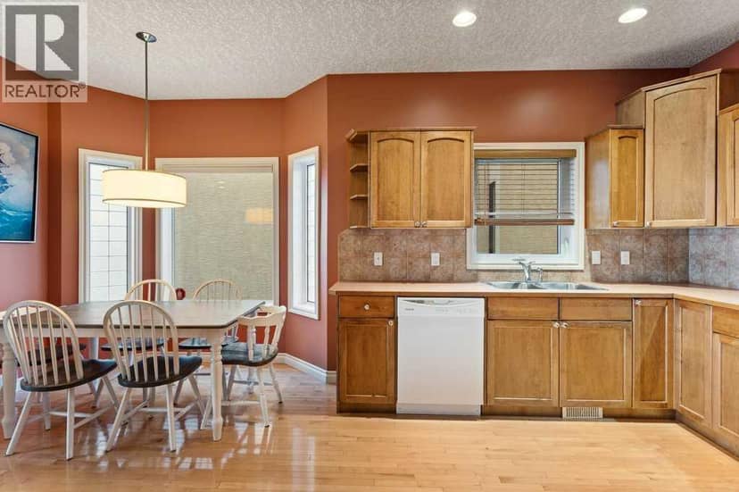 1, 425 13 Avenue NE — photo 9 of 33