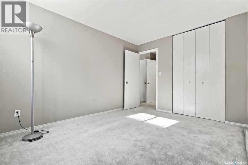 2 111 St Lawrence CRESCENT — photo 17 of 31