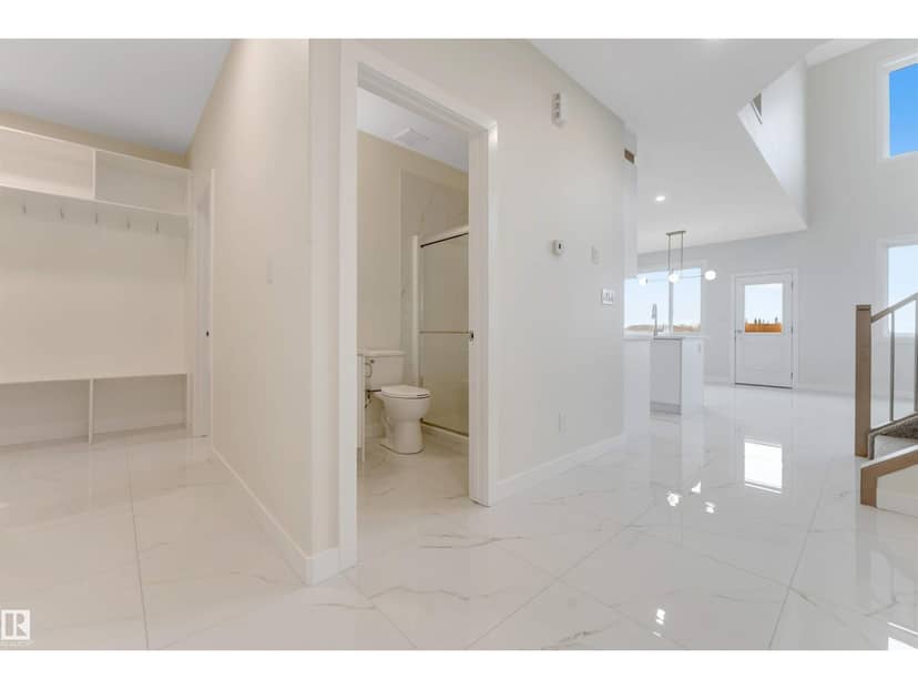 3803 38 AV — photo 14 of 40