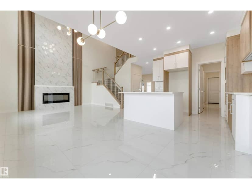 3803 38 AV — photo 18 of 40