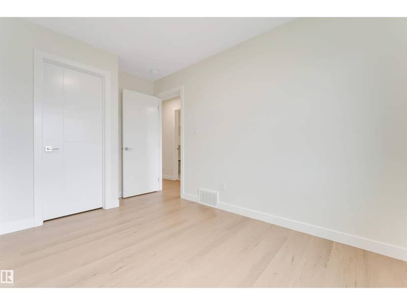 3803 38 AV — photo 36 of 40