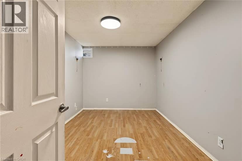 391 STONE CHURCH Road E Unit# 14 — photo 26 of 37