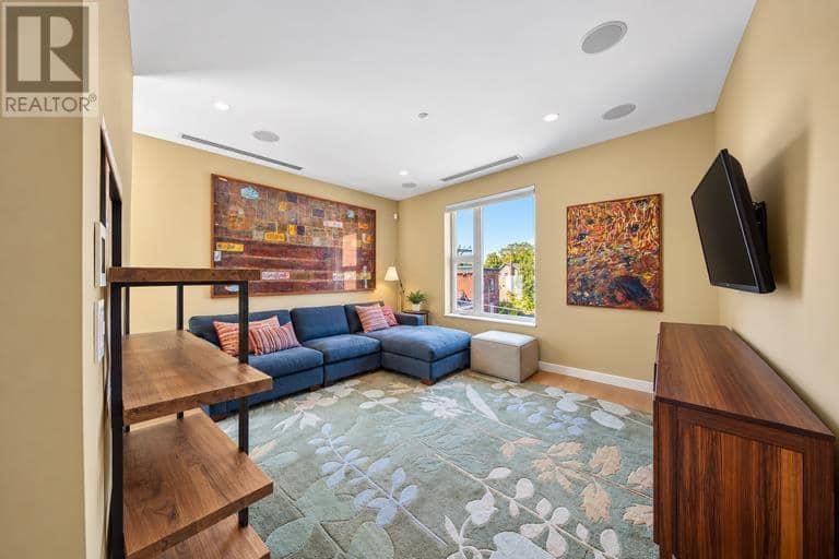50 King Street — photo 14 of 40