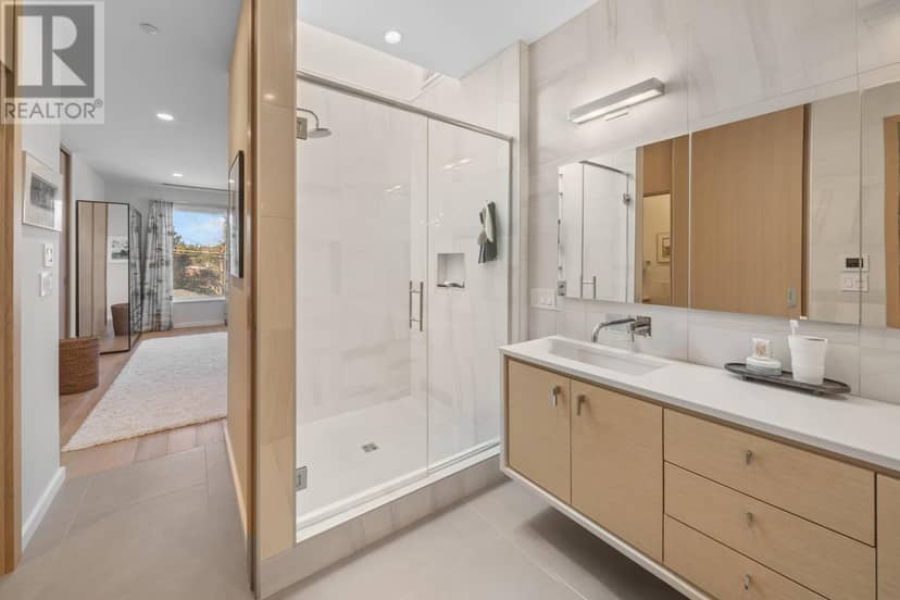 50 King Street — photo 19 of 40
