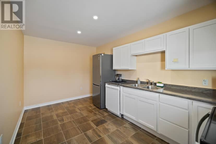 48 Picton Beete Crescent — photo 35 of 36