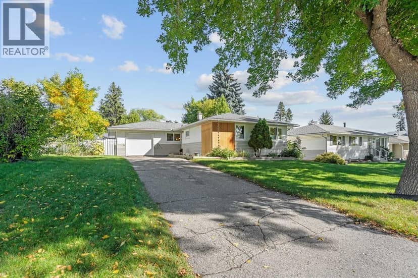 632 44 Avenue NW, Calgary