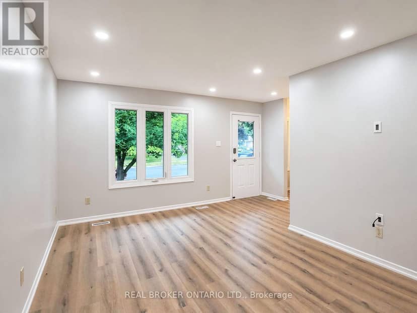 713 Railton Avenue, London East, photo 3