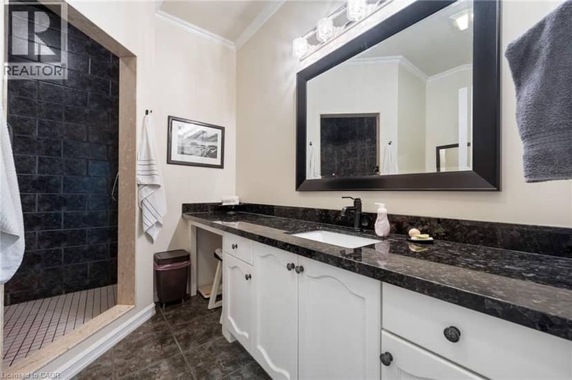 10 COBBLESTONE Drive Unit# 25 — photo 21 of 40