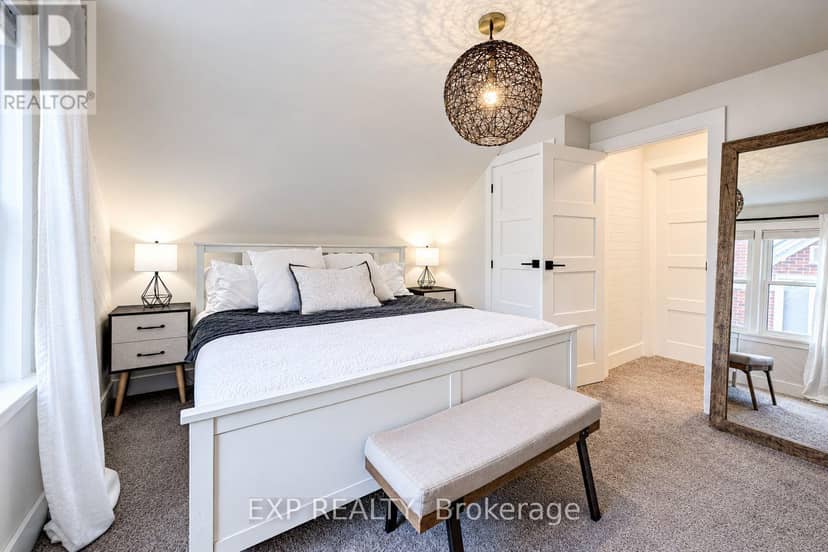 36 Crestwood Avenue — photo 15 of 37