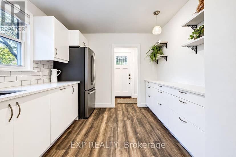 36 Crestwood Avenue — photo 9 of 37