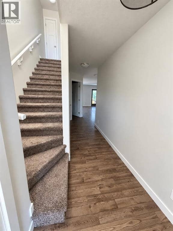 49 Hawthorn Place, Sylvan Lake, photo 2