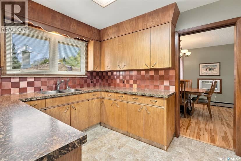 4002 Elphinstone STREET — photo 10 of 32