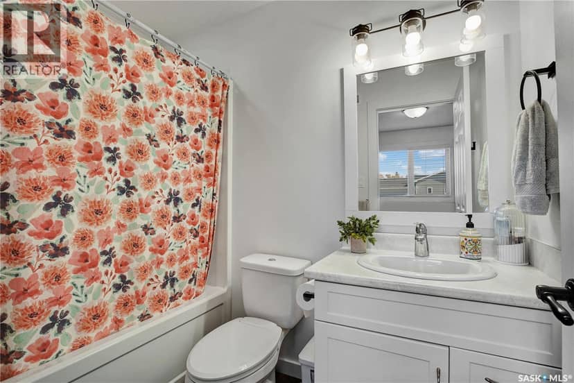 204 Willow CRESCENT — photo 9 of 23