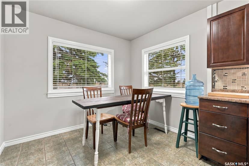 106 5th AVENUE W — photo 9 of 40