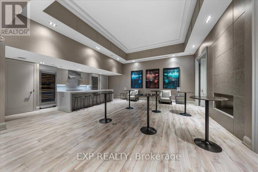 406 - 111 Champagne Avenue S — photo 28 of 31