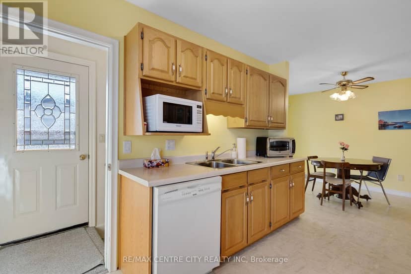 297 Wilson Avenue — photo 10 of 40