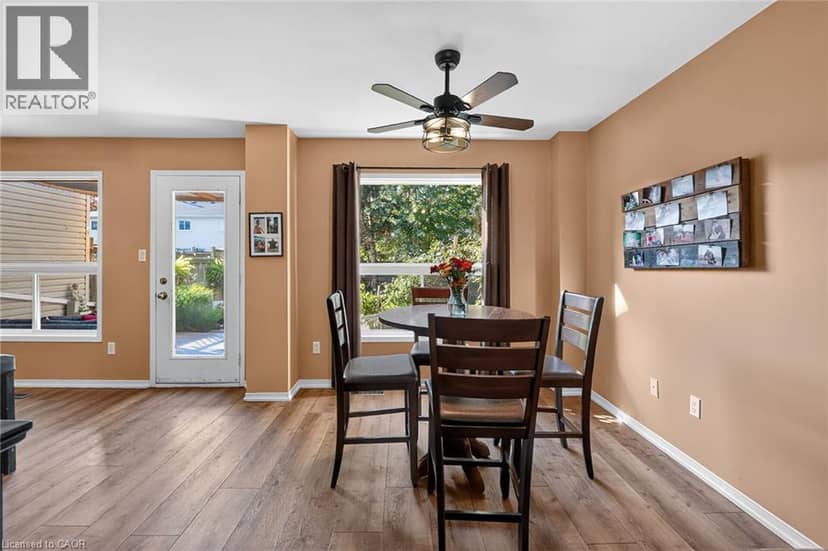 11 HEDGE LAWN Drive — photo 9 of 40