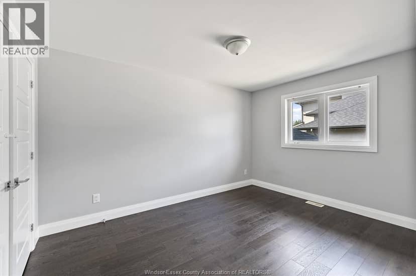7370 Garnet Crescent — photo 11 of 25