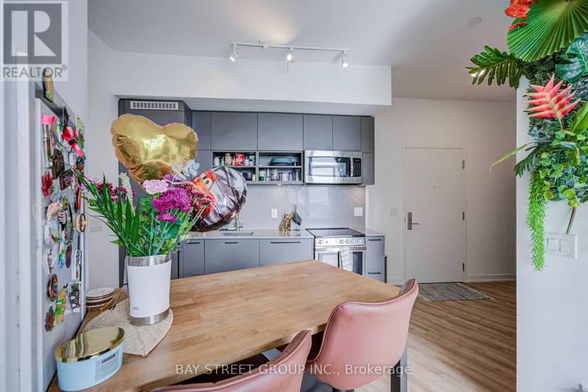 716 - 135 East Liberty Street — photo 10 of 40