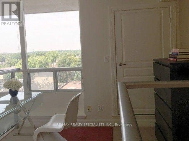 501 - 1 Avondale Avenue — photo 13 of 16