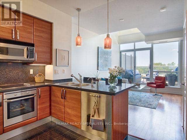 501 - 1 Avondale Avenue — photo 4 of 16