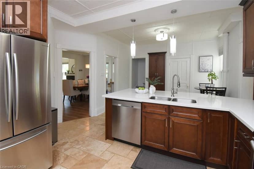 89 LYNDEN Road — photo 10 of 40
