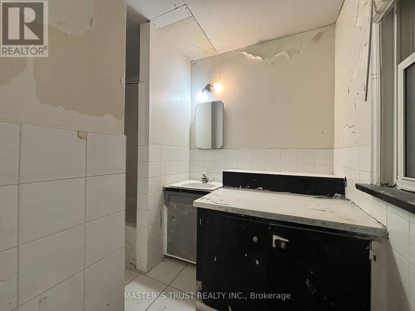 62 Melrose Avenue — photo 17 of 29