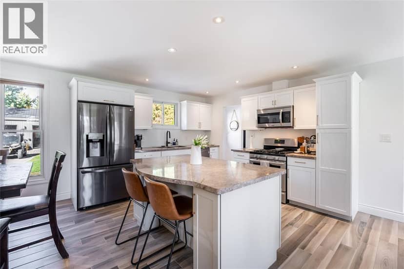 4072 Collingwood Street, Plympton-Wyoming, photo 6