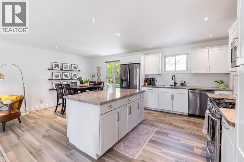4072 Collingwood Street, Plympton-Wyoming, photo 5