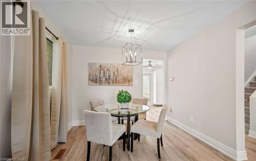 2092 HUNT Crescent — photo 9 of 39
