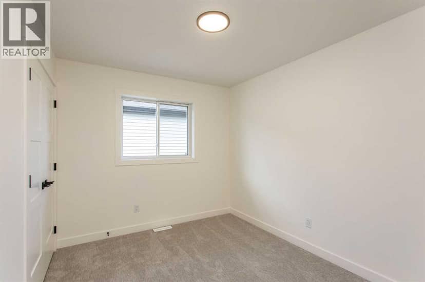 60 Emmett Crescent — photo 18 of 27