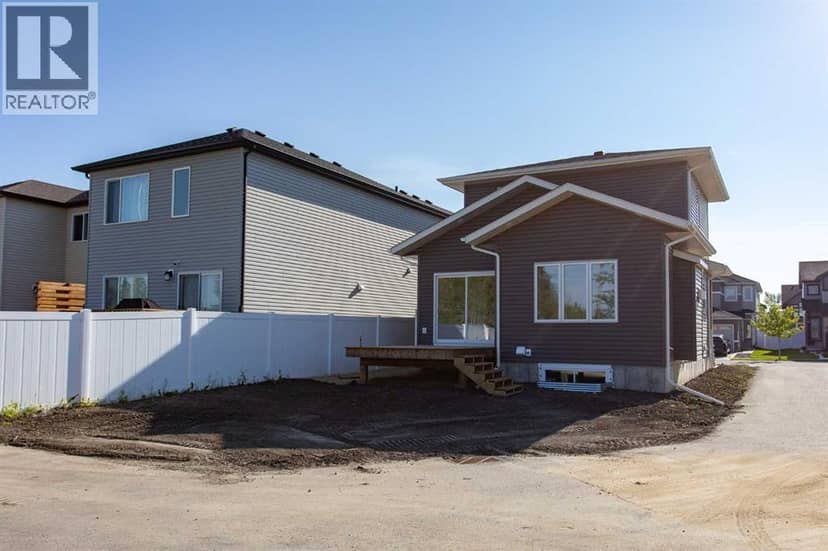 60 Emmett Crescent — photo 23 of 27