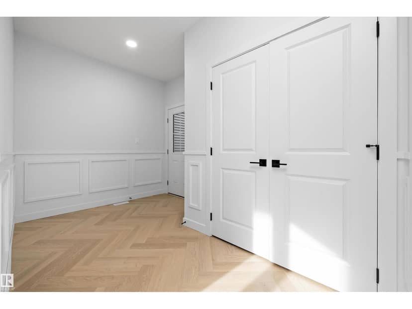 1745 Crossbill LO NW NW, Edmonton, photo 2