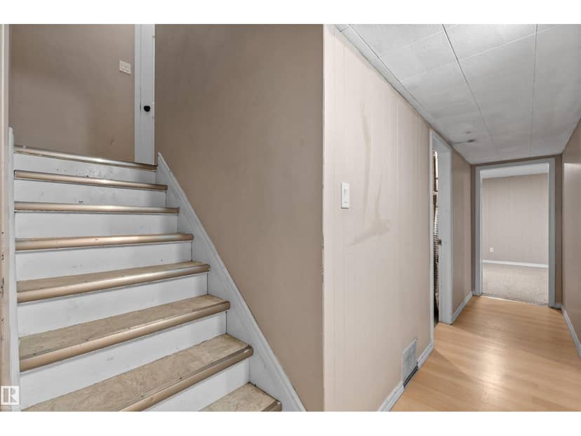 10428 64 AV NW NW — photo 16 of 40