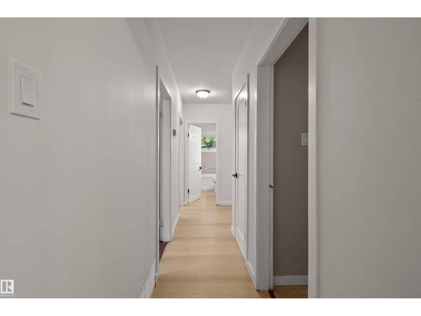 10428 64 AV NW NW — photo 31 of 40